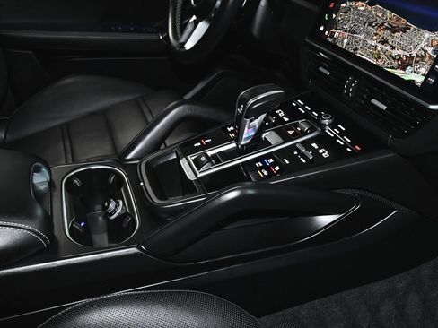 Used 2022 Porsche Cayenne GTS image 71