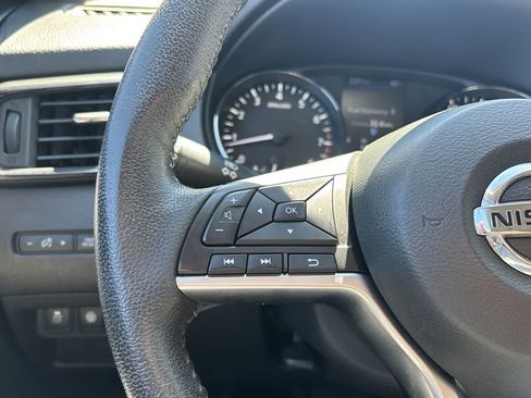 Used 2019 Nissan Rogue SV FWD image 14