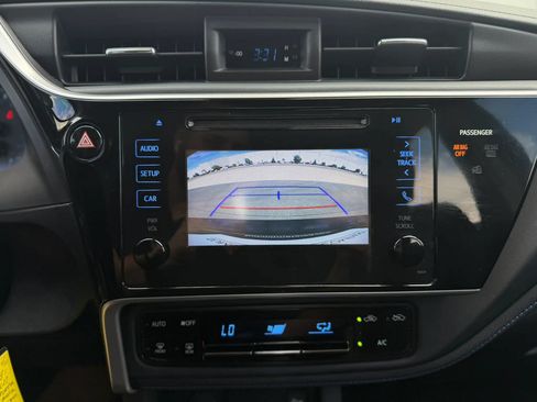 Used 2017 Toyota Corolla SE w/ Carpet Mat Package (TMS) FWD image 18