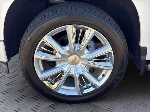 Used 2025 Chevrolet Silverado 1500 High Country w/ High Country Premium Package AWD/4WD image 31