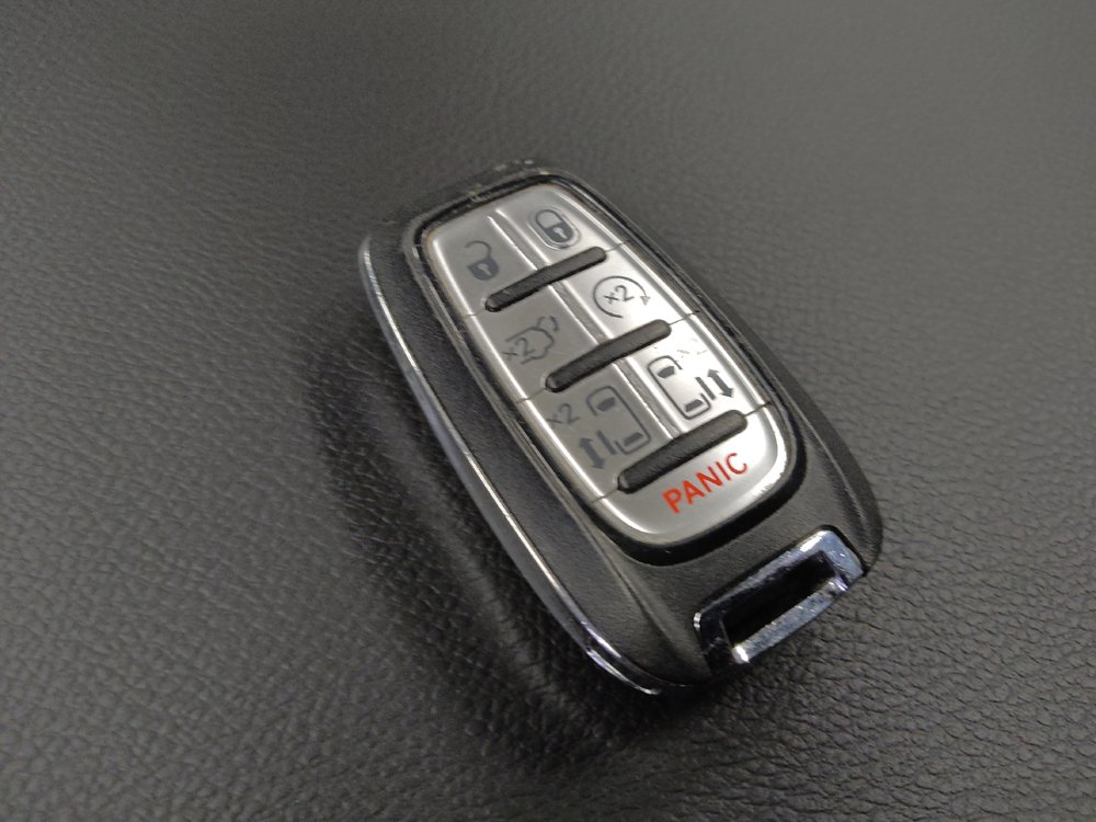 Used 2024 Chrysler Pacifica Touring-L FWD image 32