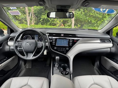 Used 2019 Toyota Camry SE w/ Carpet Mat Package FWD image 5