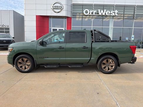 Used 2024 Nissan Titan SV w/ SV Bronze Edition Package RWD image 2