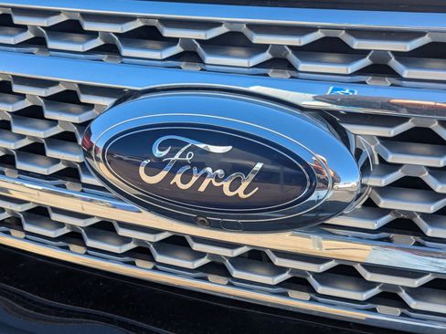 Used 2019 Ford Expedition Platinum image 11