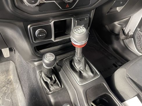 Used 2021 Jeep Wrangler Sport AWD/4WD image 15