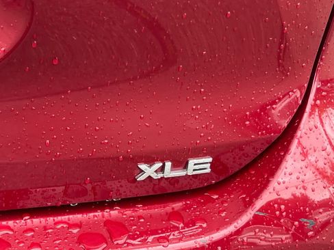 Used 2023 Toyota Highlander XLE image 7