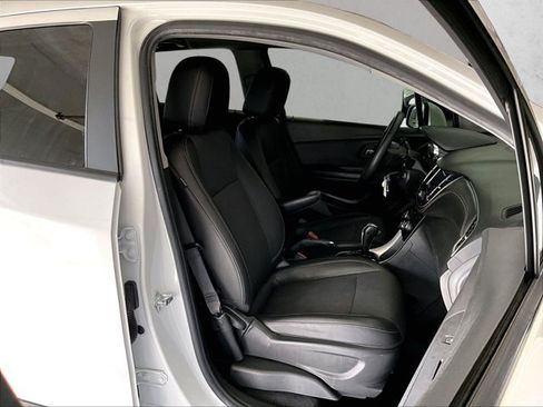 Used 2022 Chevrolet Trax LT AWD/4WD image 9