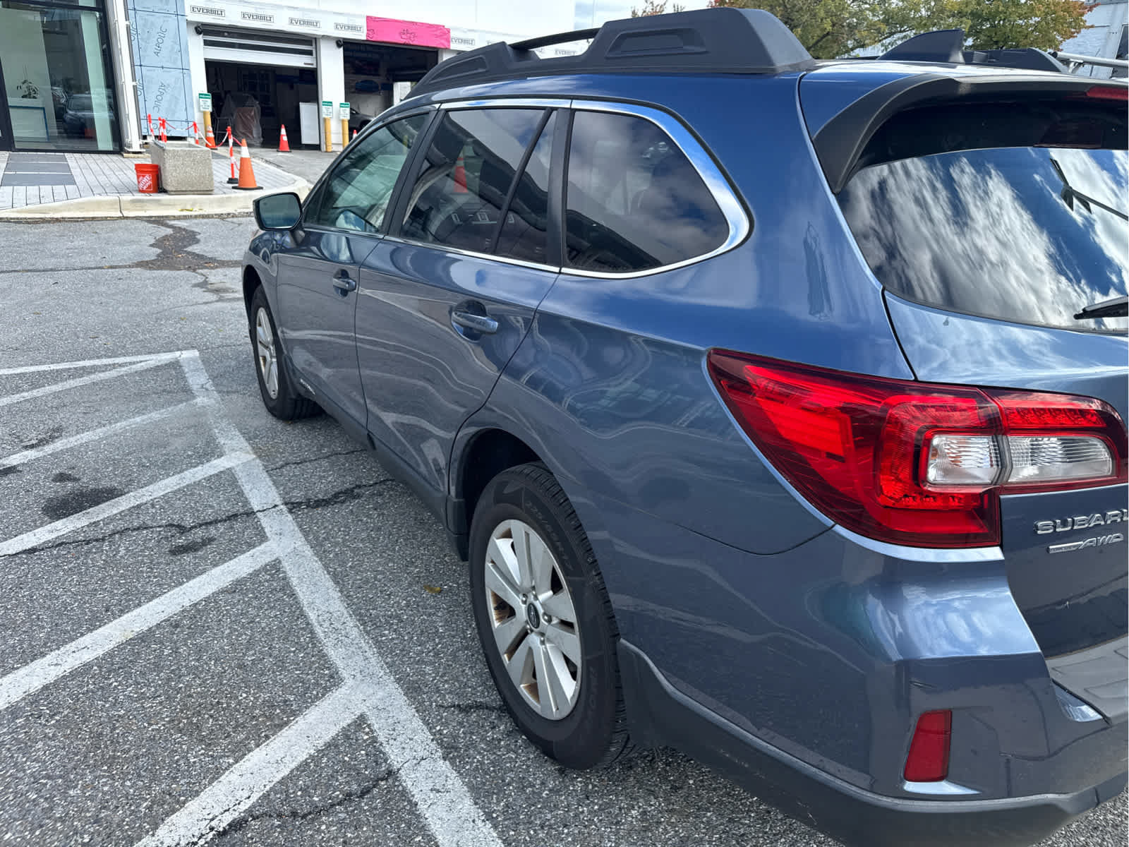 Used 2017 Subaru Outback 2.5i Premium w/ Popular Package #2 AWD/4WD image 4