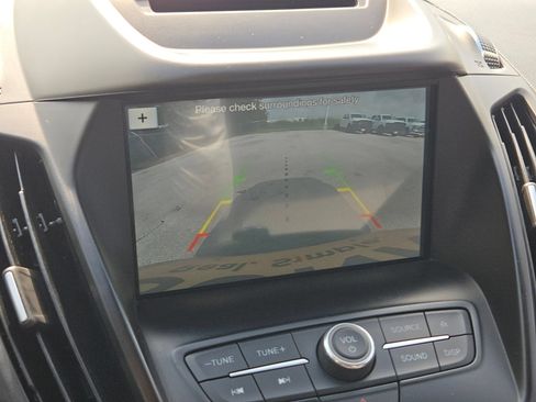 Used 2018 Ford Escape SE w/ SE Sync 3 Package FWD image 17