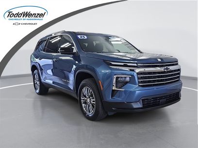 Certified 2025 Chevrolet Traverse LT w/ Driver Confidence Package