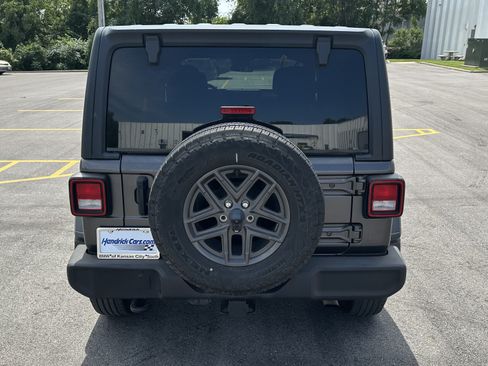Used 2024 Jeep Wrangler Unlimited Sport AWD/4WD image 9