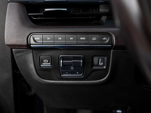 Used 2021 Cadillac Escalade ESV Premium Luxury Platinum image 25