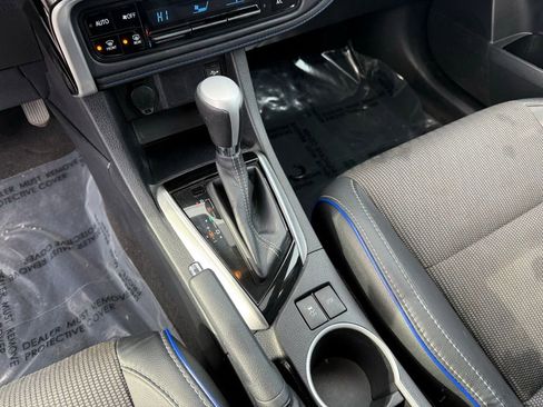 Used 2017 Toyota Corolla SE w/ SE Premium Package image 13