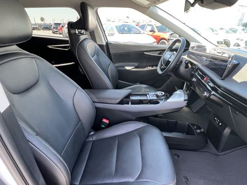 Used 2025 Kia EV6 Wind RWD image 26