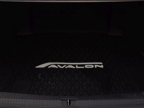 Used 2019 Toyota Avalon XLE image 17