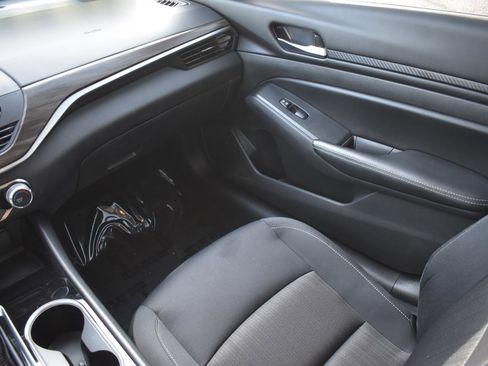 Used 2024 Nissan Altima 2.5 SV image 20