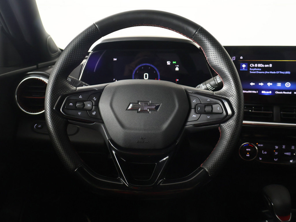 Used 2025 Chevrolet Trax RS FWD image 32