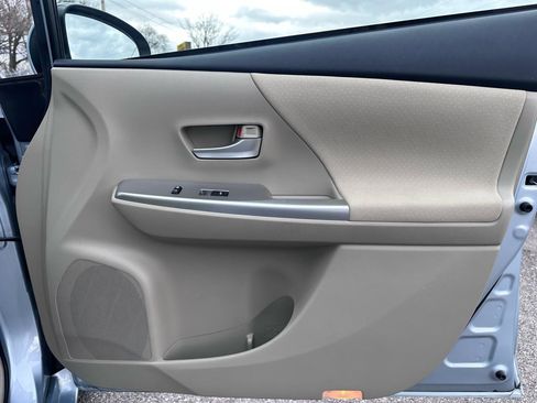 Used 2014 Toyota Prius V Two image 35