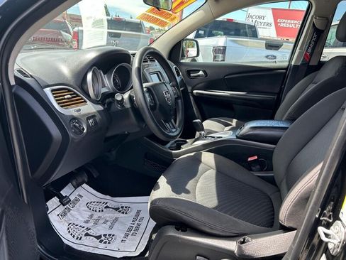 Used 2017 Dodge Journey SXT w/ Comfort/Convenience Group FWD image 26