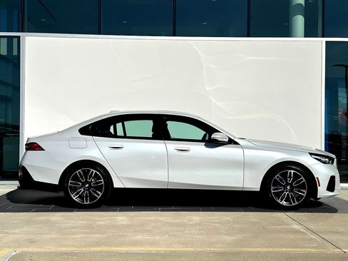 New 2026 BMW 530i 530i w/ M Sport Package image 3