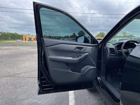 Used 2025 Nissan Rogue S FWD image 6