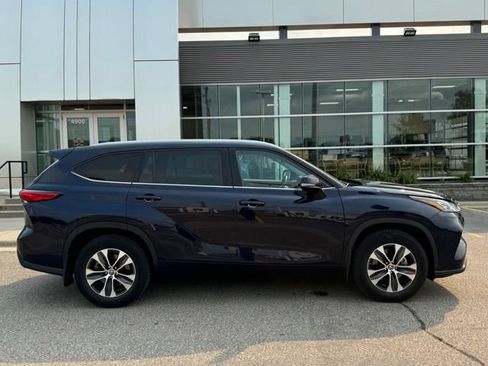 Used 2020 Toyota Highlander XLE AWD/4WD image 43