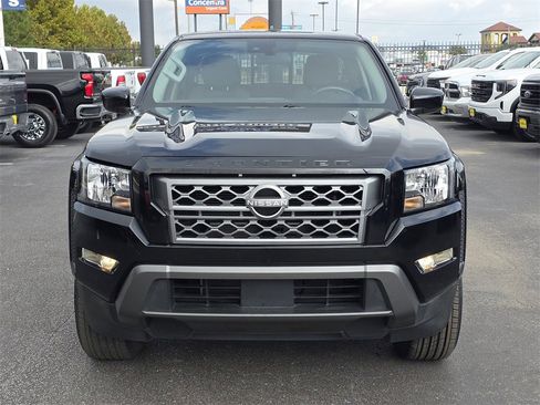 Used 2022 Nissan Frontier SV image 2