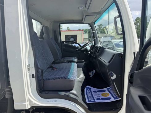Used 2024 Isuzu NPR RWD image 11