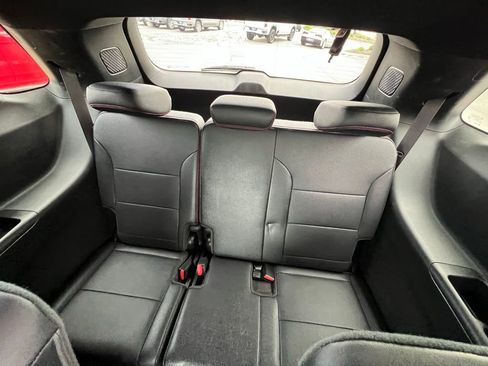 Used 2025 Chevrolet Traverse RS AWD/4WD image 22