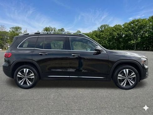 Used 2025 Mercedes-Benz GLB 250 4MATIC image 10