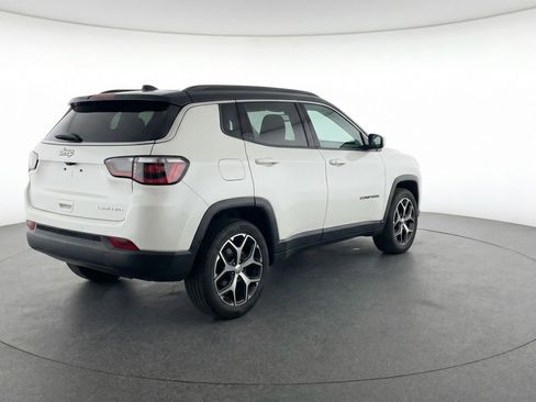 Used 2025 Jeep Compass Limited image 9