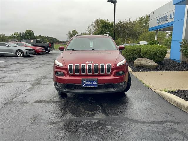 Used 2017 Jeep Cherokee Latitude w/ Cold Weather Group AWD/4WD image 2