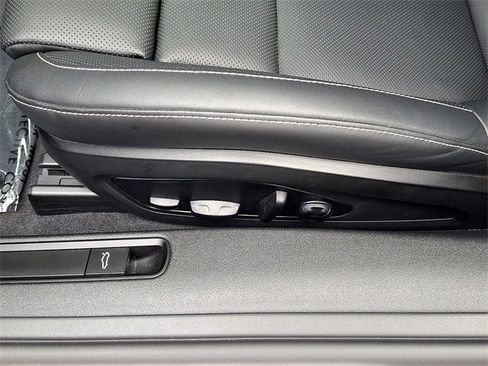 Used 2025 Porsche 911 Carrera image 18
