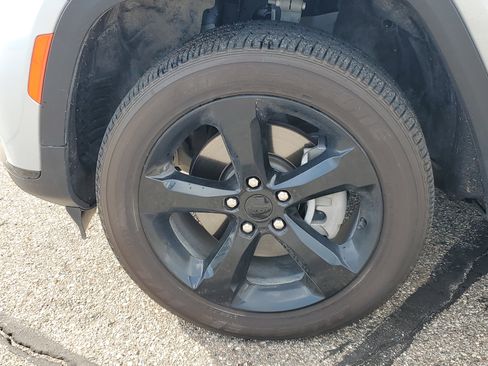 Used 2024 Jeep Grand Cherokee L Altitude image 5