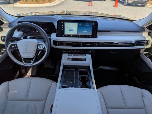 Certified 2025 Lincoln Aviator Reserve image 18