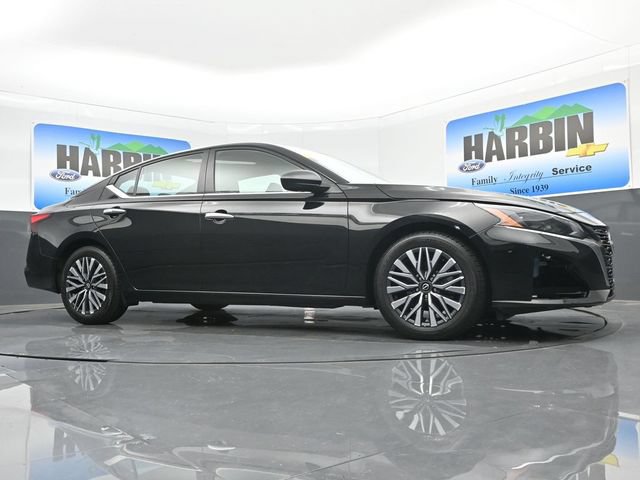 Used 2025 Nissan Altima 2.5 SV FWD image 22