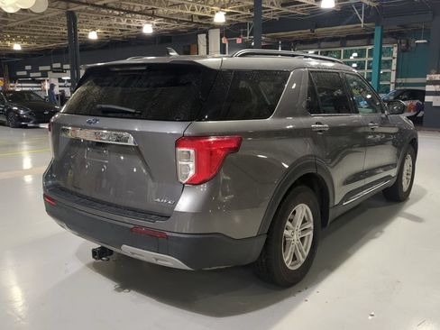 Used 2022 Ford Explorer XLT w/ Equipment Group 202A AWD/4WD image 8