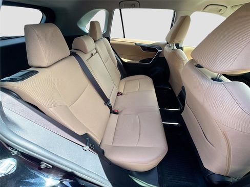 Used 2019 Toyota RAV4 LE image 12