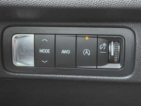 Used 2025 Chevrolet Traverse LT image 20