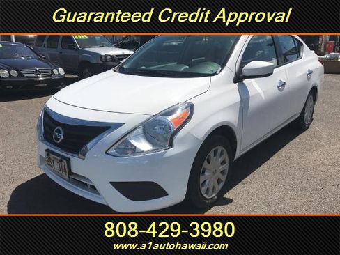 Used 2016 Nissan Versa SV FWD image 1