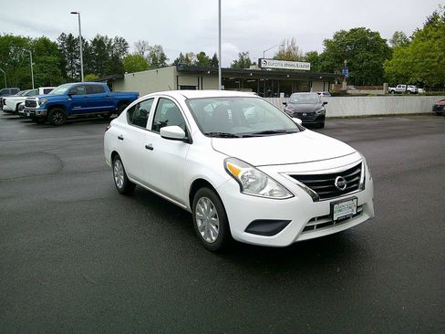 Used 2017 Nissan Versa S FWD image 7
