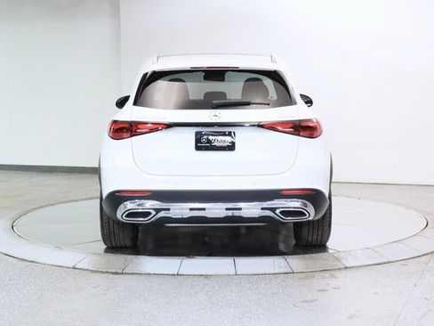 Used 2025 Mercedes-Benz GLC 350e 4MATIC image 11