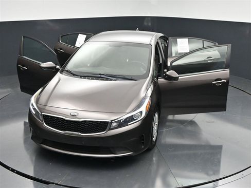 Used 2018 Kia Forte LX FWD image 35