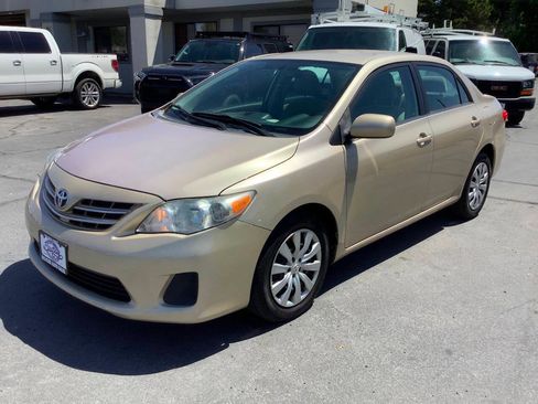 Used 2013 Toyota Corolla LE FWD image 2