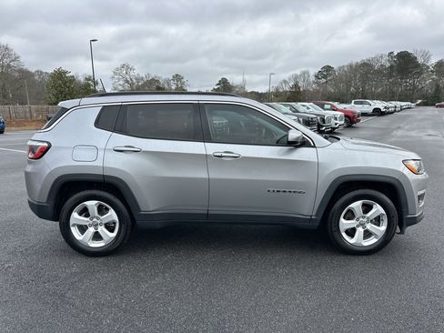 Used 2019 Jeep Compass Latitude w/ Popular Equipment Group image 5