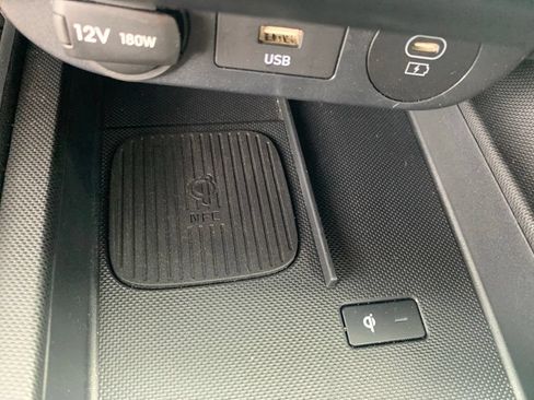 Certified 2025 Hyundai Elantra Limited FWD image 24