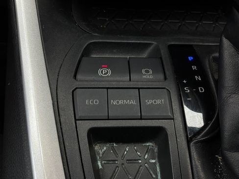 Used 2019 Toyota RAV4 XLE w/ Carpet Mat Package FWD image 23