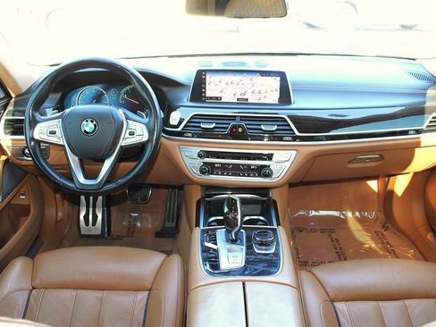 Used 2018 BMW 740i image 12