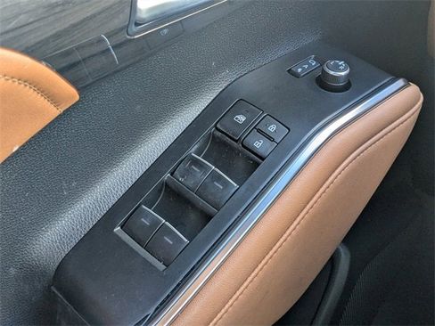Used 2023 Toyota Highlander Platinum image 32