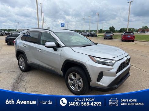 Used 2025 Toyota RAV4 XLE AWD/4WD image 3